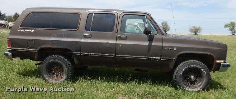 image for item DN1551 1986 GMC Suburban 2500  SUV