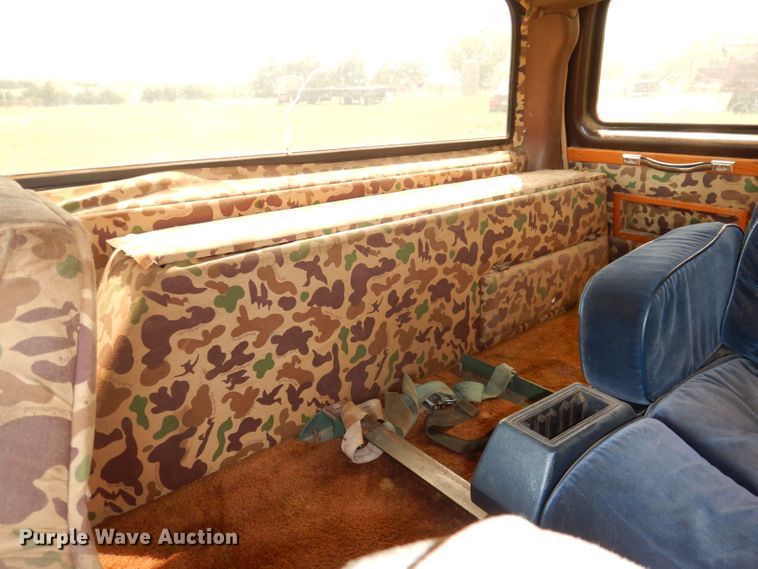 image for item DN1551 1986 GMC Suburban 2500  SUV