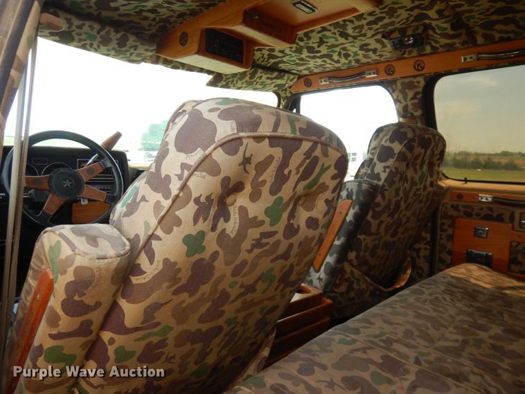 image for item DN1551 1986 GMC Suburban 2500  SUV