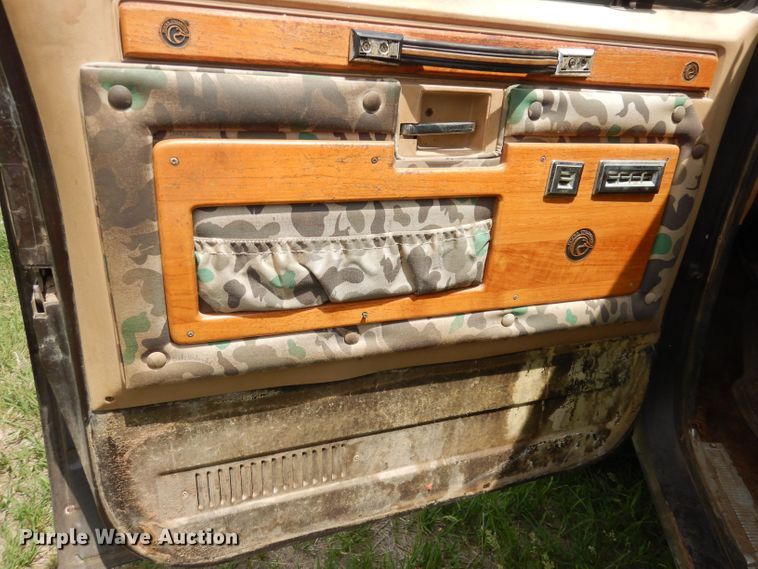 image for item DN1551 1986 GMC Suburban 2500  SUV