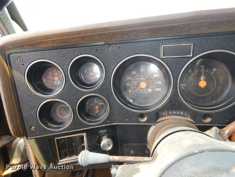 image for item DN1551 1986 GMC Suburban 2500  SUV