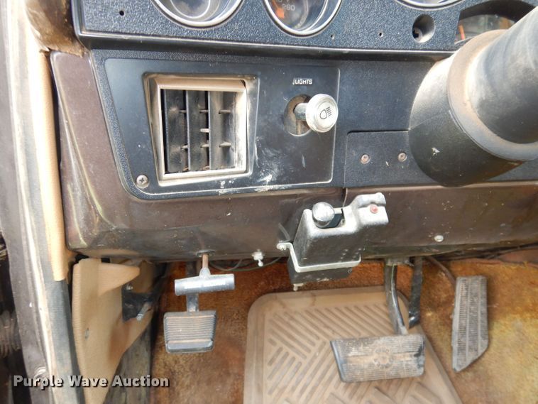 image for item DN1551 1986 GMC Suburban 2500  SUV