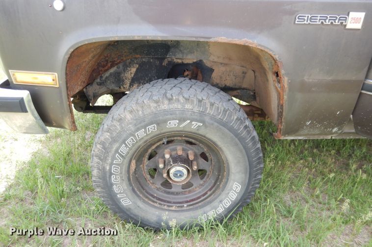 image for item DN1551 1986 GMC Suburban 2500  SUV