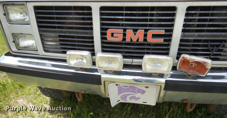 image for item DN1551 1986 GMC Suburban 2500  SUV
