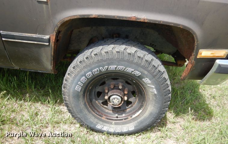 image for item DN1551 1986 GMC Suburban 2500  SUV