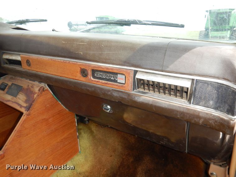 image for item DN1551 1986 GMC Suburban 2500  SUV