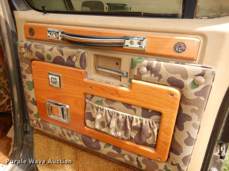 image for item DN1551 1986 GMC Suburban 2500  SUV