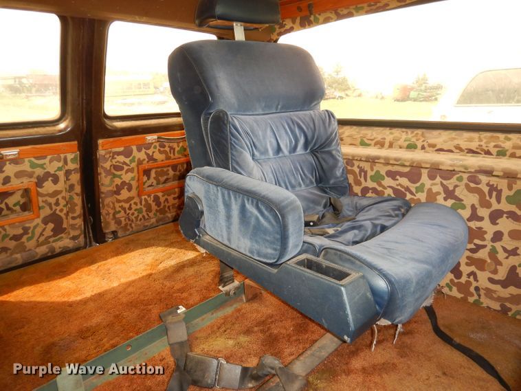 image for item DN1551 1986 GMC Suburban 2500  SUV