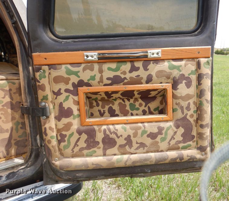 image for item DN1551 1986 GMC Suburban 2500  SUV