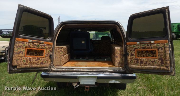 image for item DN1551 1986 GMC Suburban 2500  SUV