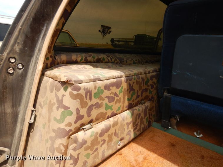 image for item DN1551 1986 GMC Suburban 2500  SUV