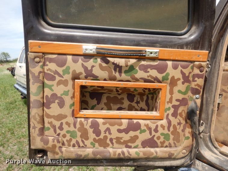 image for item DN1551 1986 GMC Suburban 2500  SUV