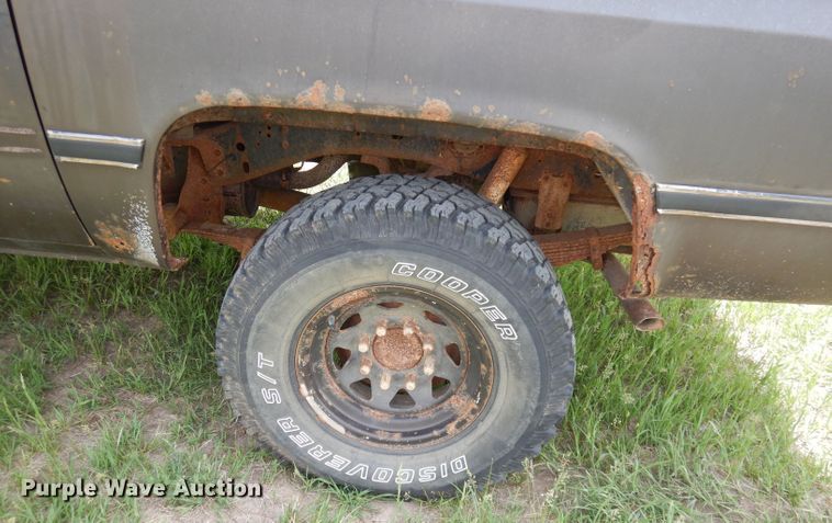 image for item DN1551 1986 GMC Suburban 2500  SUV