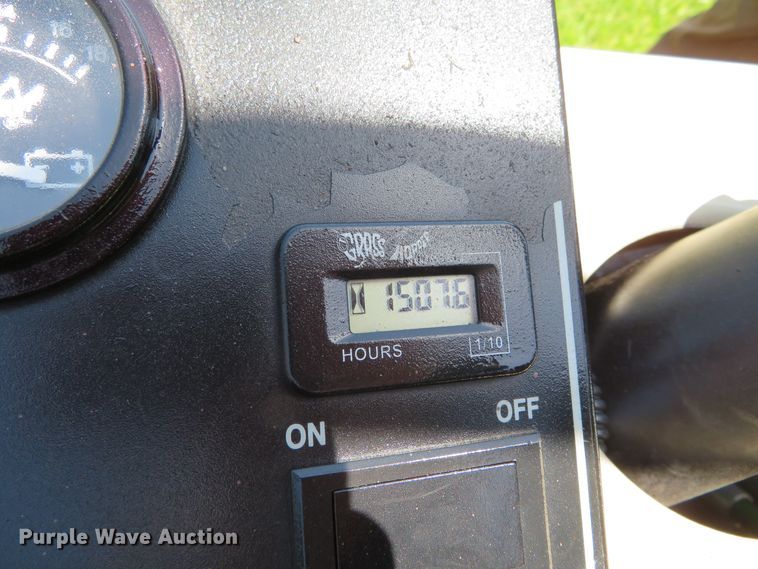 image for item DN7969 2005 Grasshopper 428D  ZTR lawn mower