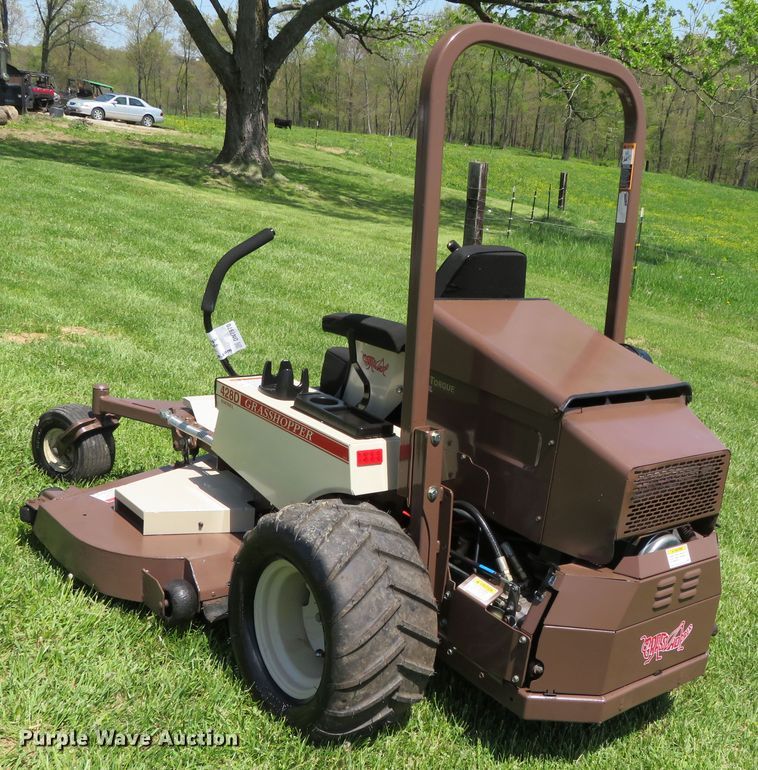 image for item DN7970 2005 Grasshopper 428D  ZTR lawn mower