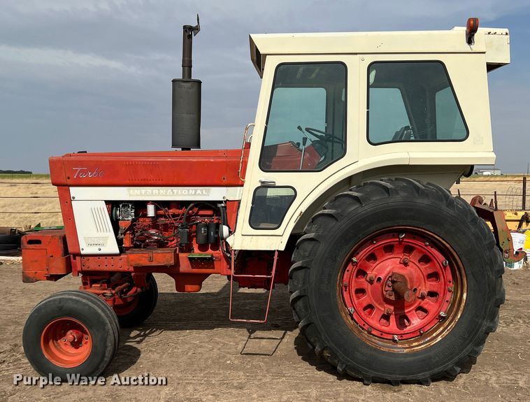 image for item DR1345 International Farmall 1466  tractor