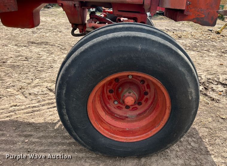 image for item DR1345 International Farmall 1466  tractor