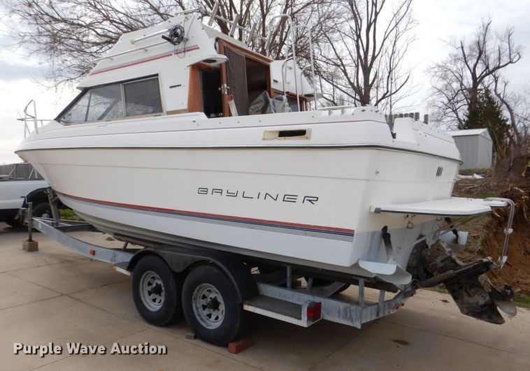 image for item DS8012 1990 Bayliner Ciera B2556  boat
