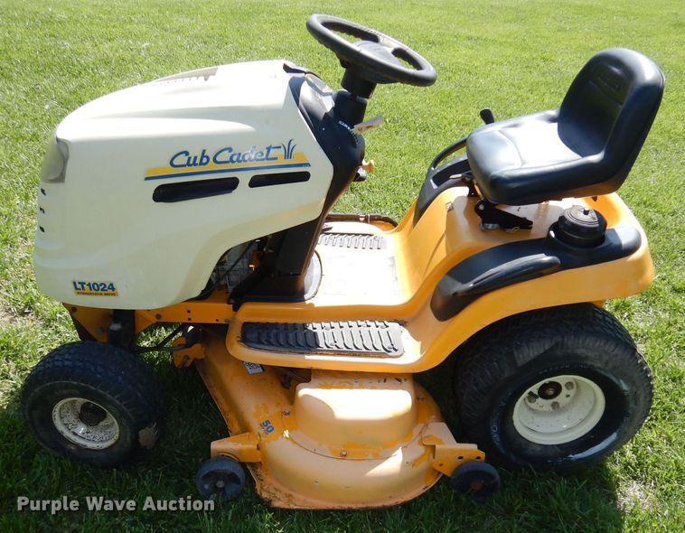 image for item DT9867 Cub Cadet LT1024  lawn mower