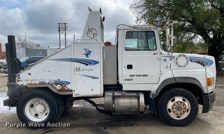 image for item ED9393 1993 Ford Aero Max L9000  toter truck