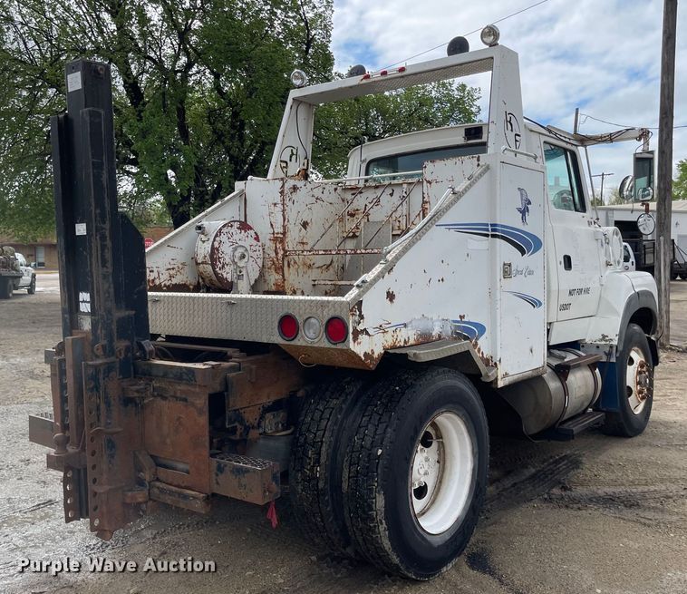 image for item ED9393 1993 Ford Aero Max L9000  toter truck