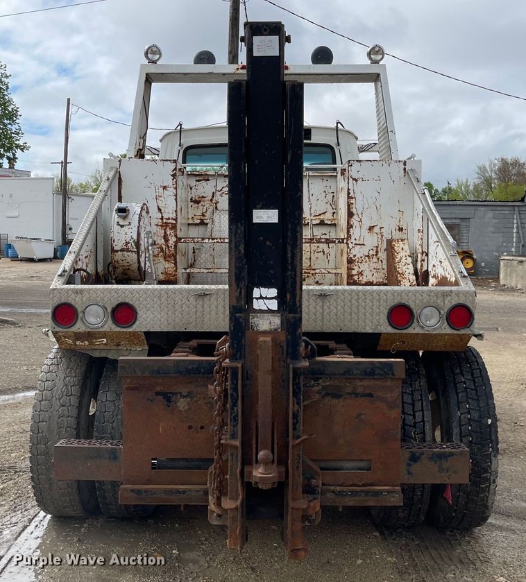 image for item ED9393 1993 Ford Aero Max L9000  toter truck