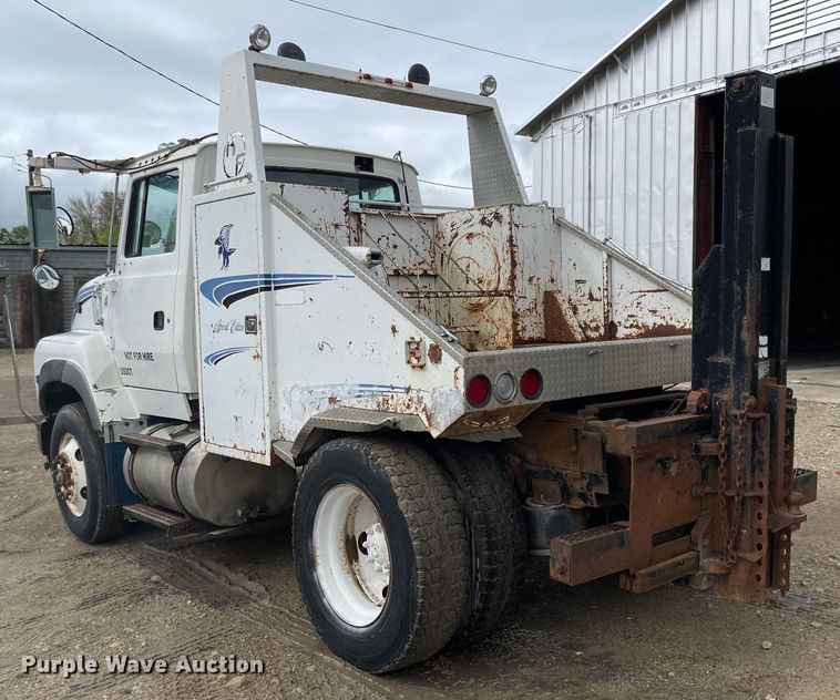 image for item ED9393 1993 Ford Aero Max L9000  toter truck