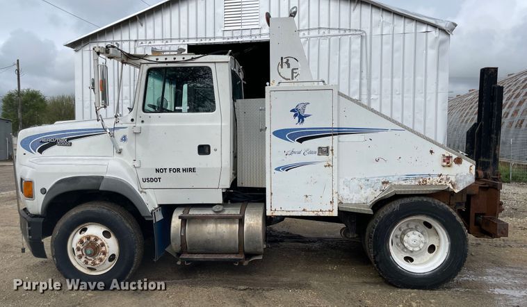 image for item ED9393 1993 Ford Aero Max L9000  toter truck