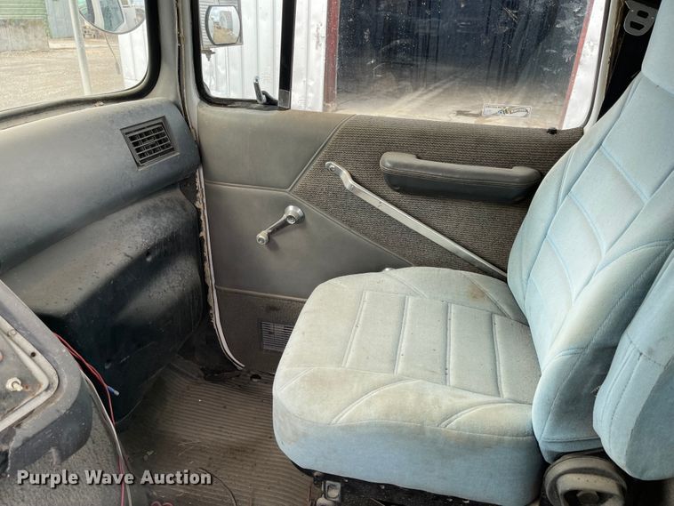 image for item ED9393 1993 Ford Aero Max L9000  toter truck