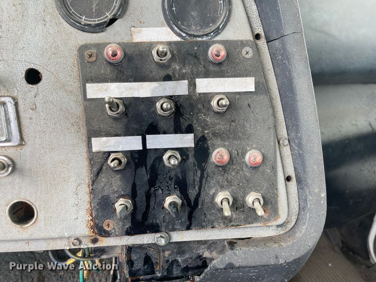 image for item ED9393 1993 Ford Aero Max L9000  toter truck