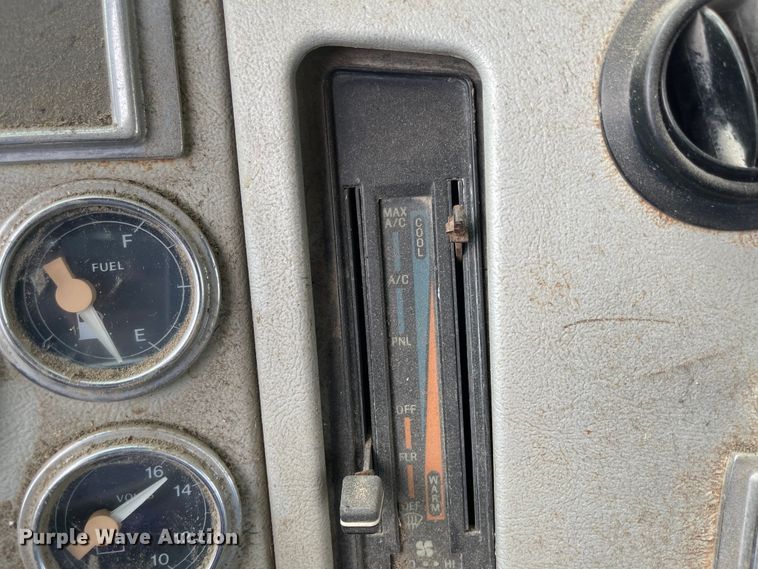 image for item ED9393 1993 Ford Aero Max L9000  toter truck