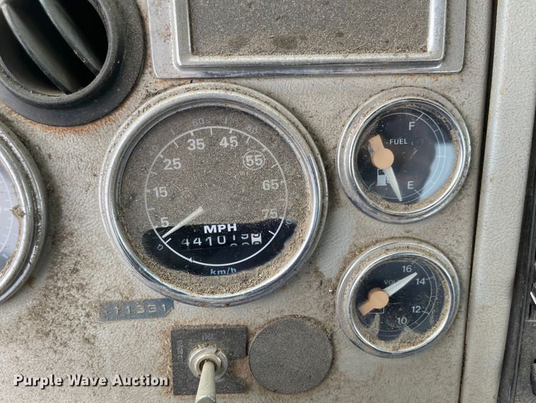 image for item ED9393 1993 Ford Aero Max L9000  toter truck