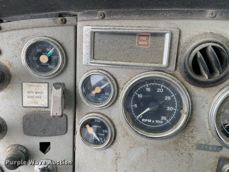 image for item ED9393 1993 Ford Aero Max L9000  toter truck