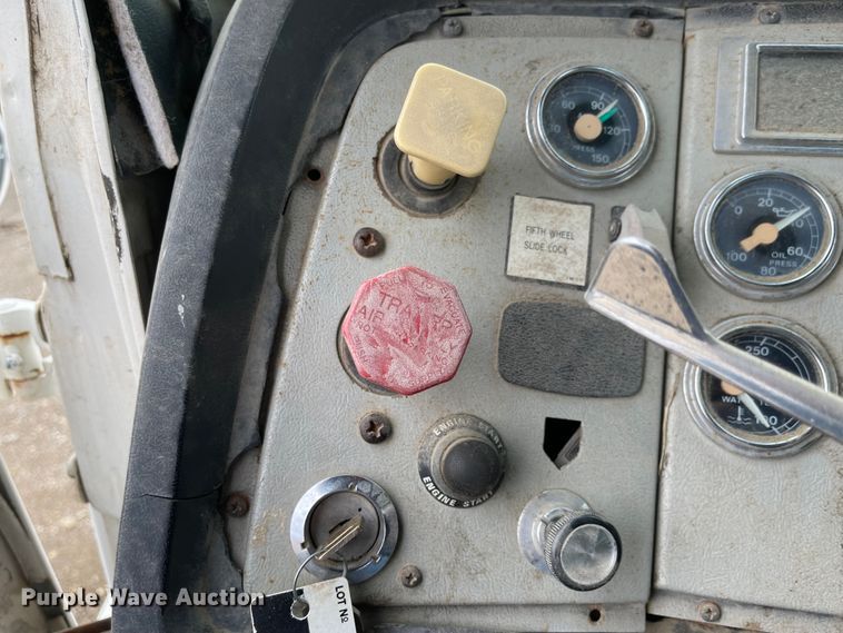 image for item ED9393 1993 Ford Aero Max L9000  toter truck