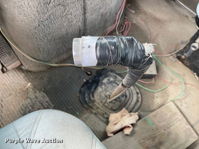 image for item ED9393 1993 Ford Aero Max L9000  toter truck