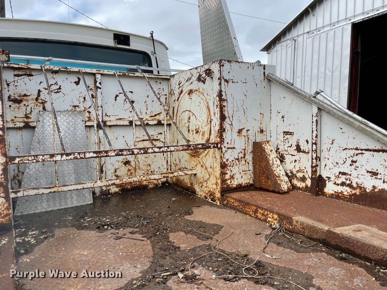 image for item ED9393 1993 Ford Aero Max L9000  toter truck