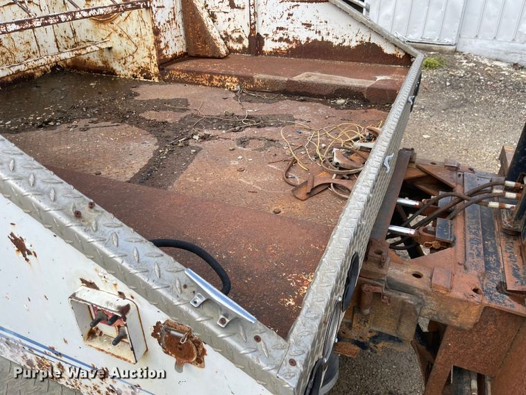 image for item ED9393 1993 Ford Aero Max L9000  toter truck