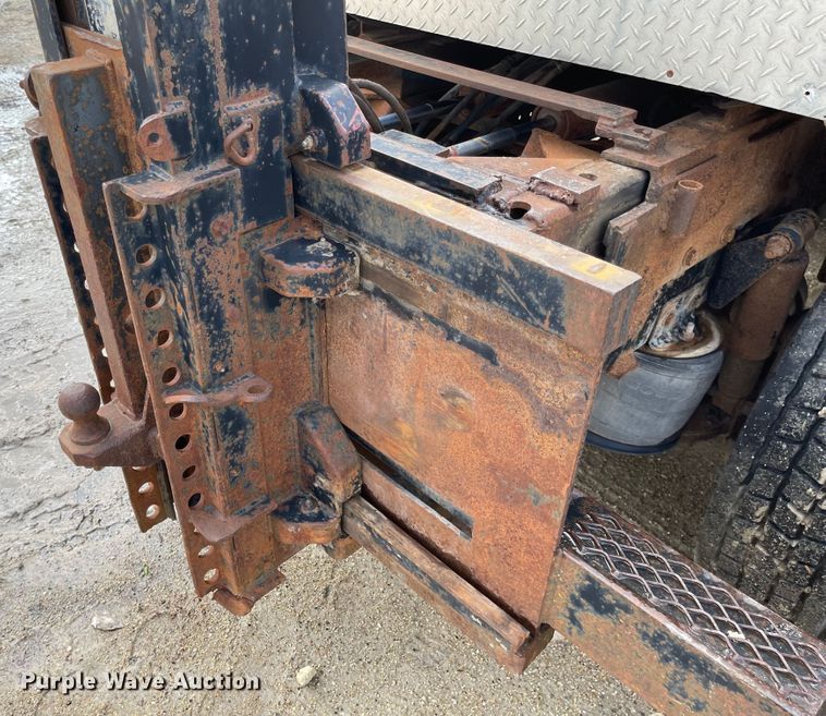 image for item ED9393 1993 Ford Aero Max L9000  toter truck