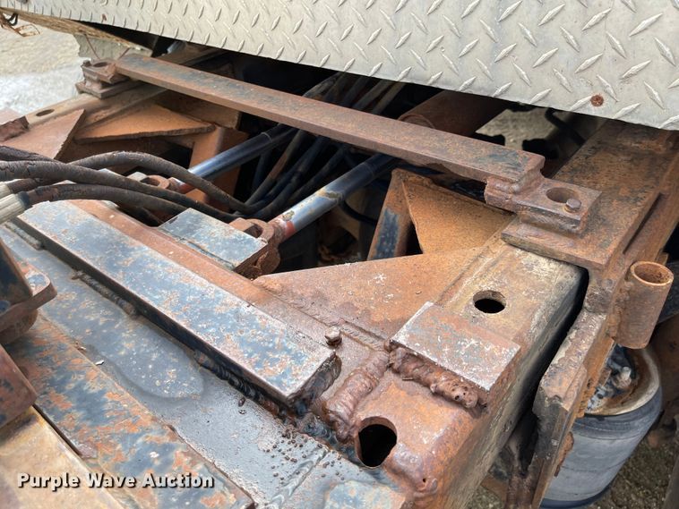 image for item ED9393 1993 Ford Aero Max L9000  toter truck