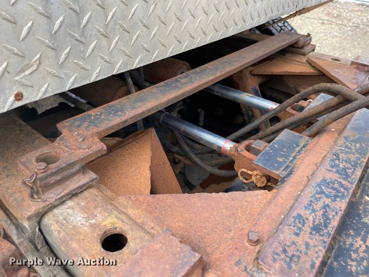 image for item ED9393 1993 Ford Aero Max L9000  toter truck