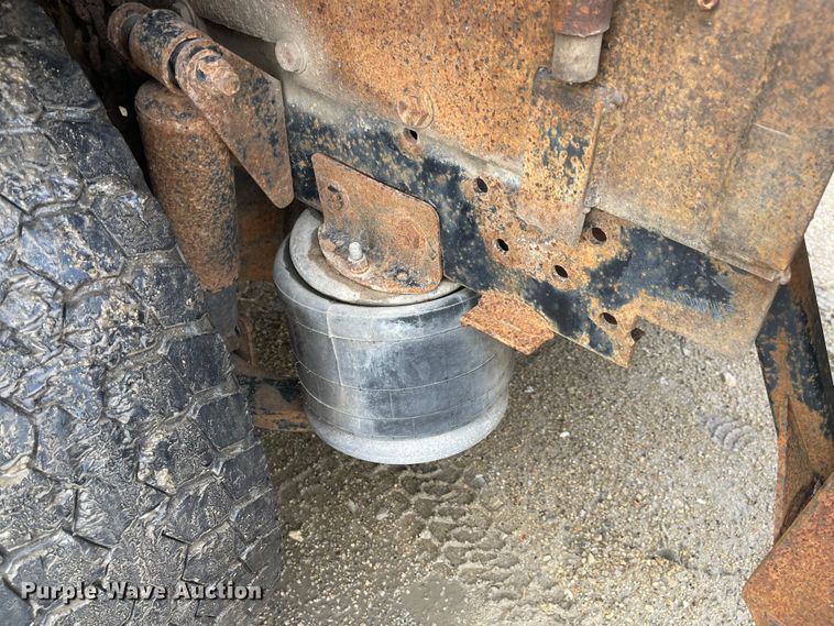 image for item ED9393 1993 Ford Aero Max L9000  toter truck