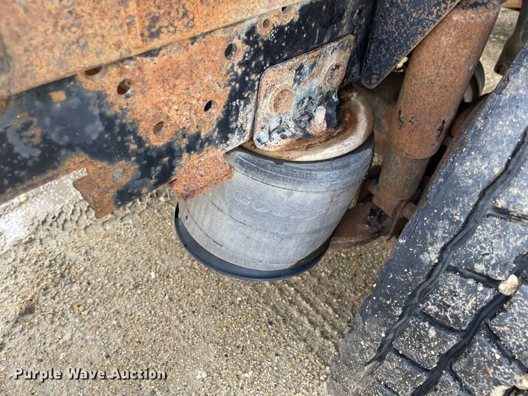 image for item ED9393 1993 Ford Aero Max L9000  toter truck