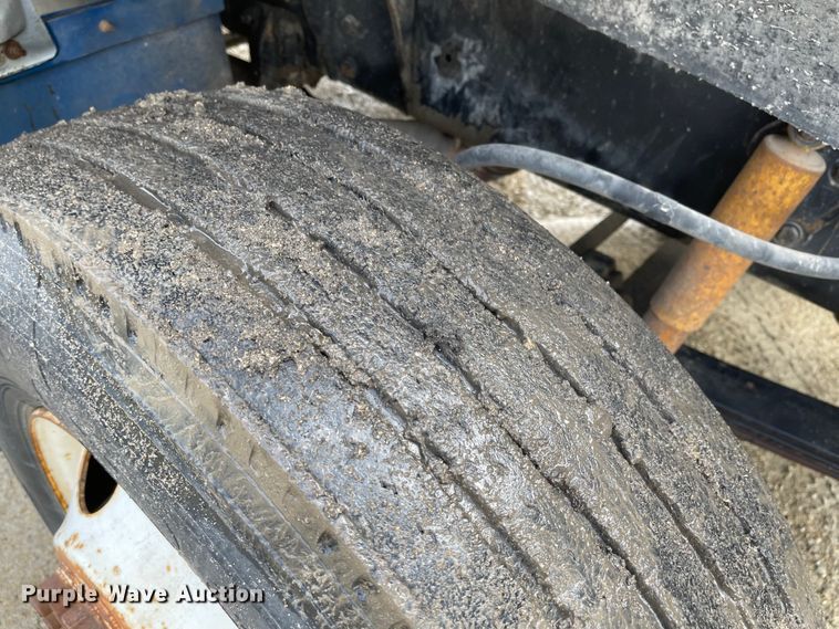 image for item ED9393 1993 Ford Aero Max L9000  toter truck