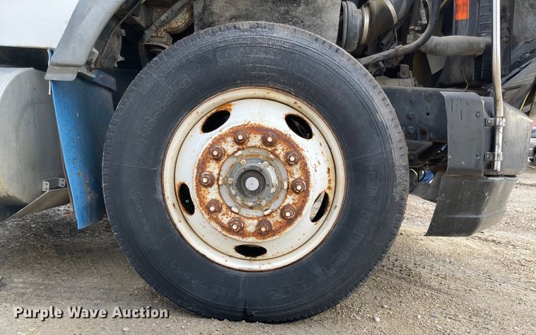 image for item ED9393 1993 Ford Aero Max L9000  toter truck