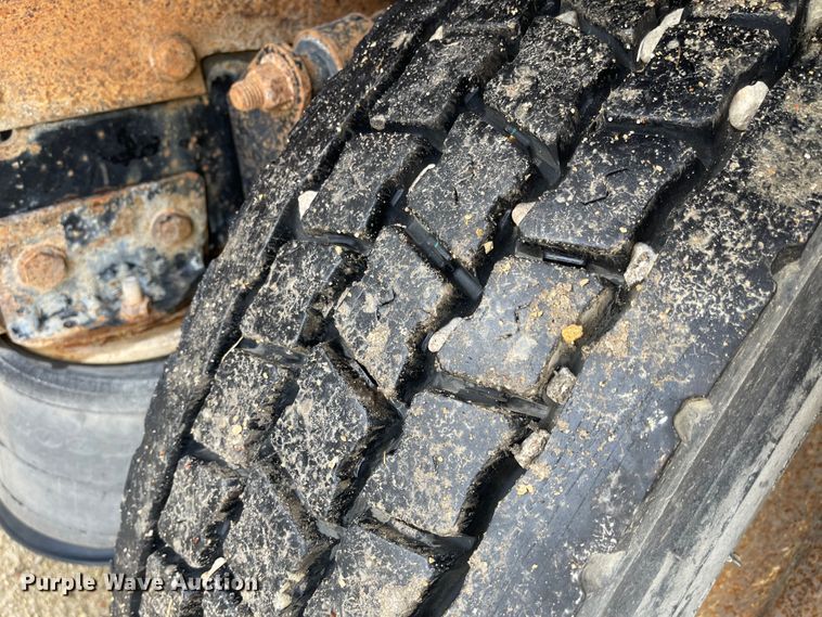 image for item ED9393 1993 Ford Aero Max L9000  toter truck