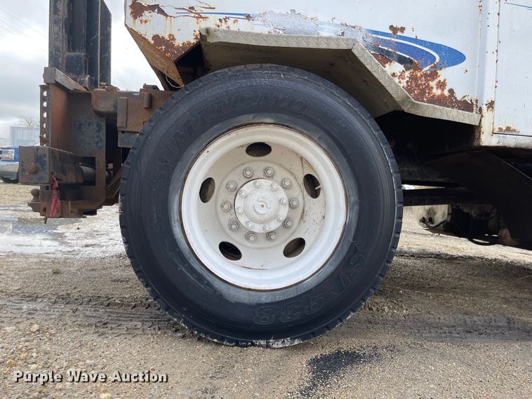 image for item ED9393 1993 Ford Aero Max L9000  toter truck