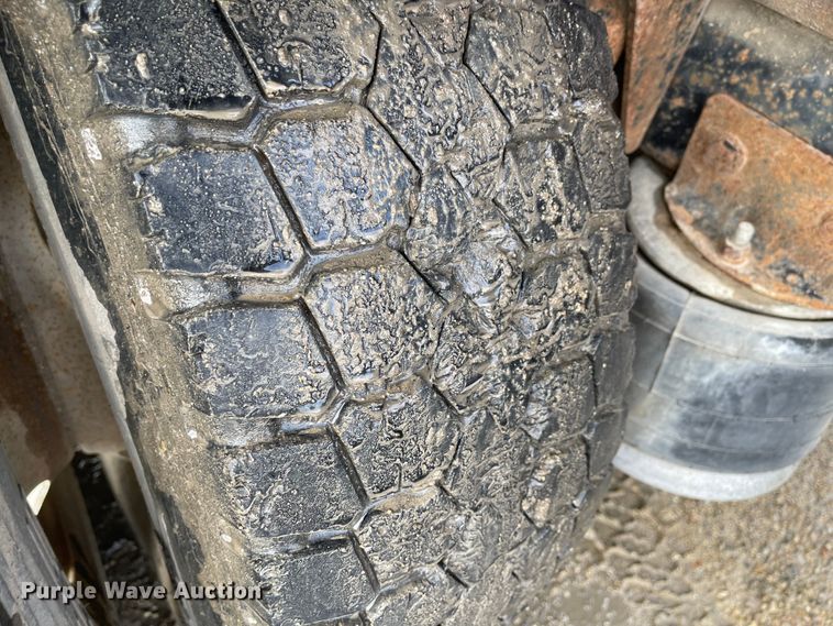 image for item ED9393 1993 Ford Aero Max L9000  toter truck