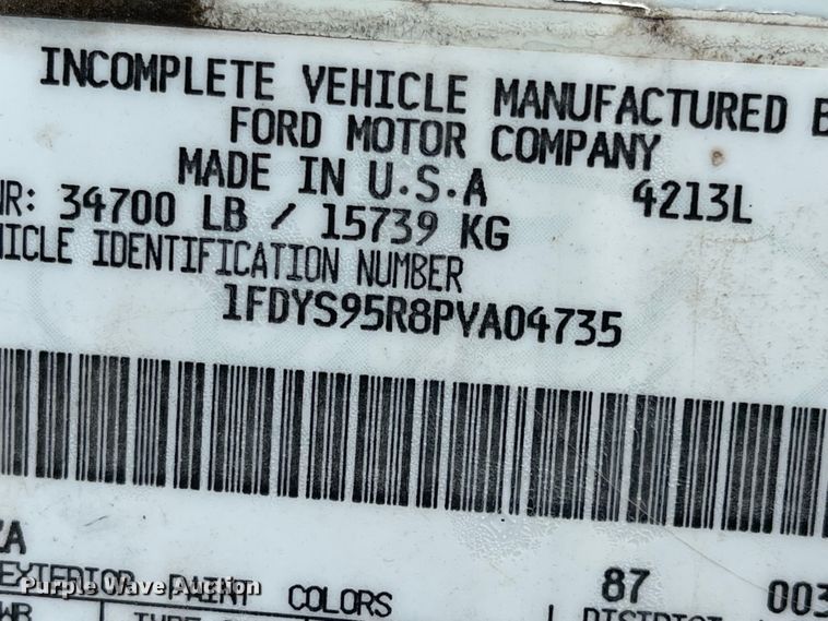 image for item ED9393 1993 Ford Aero Max L9000  toter truck