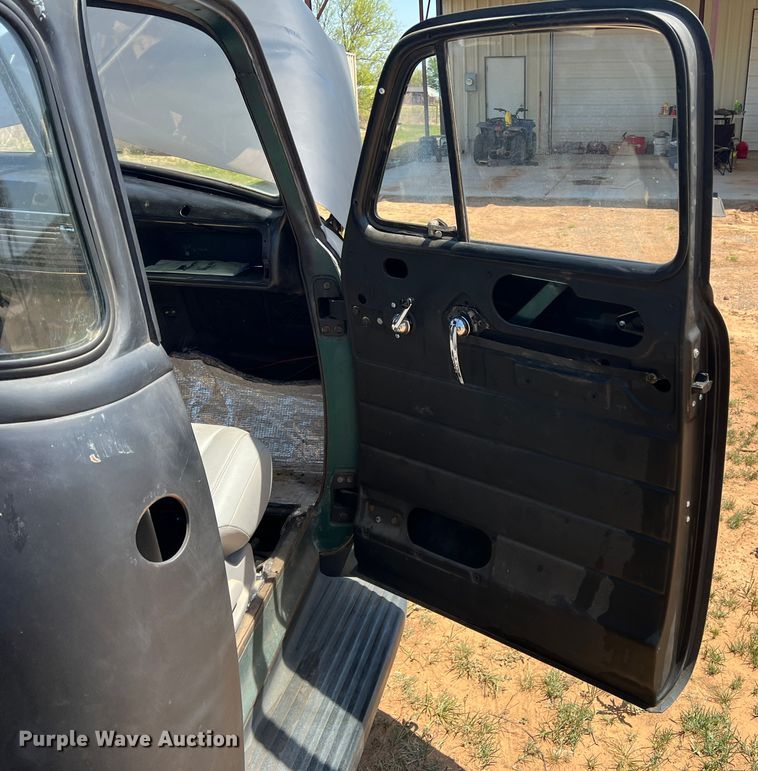 image for item IG9420 1952 Chevrolet 3100  pickup truck