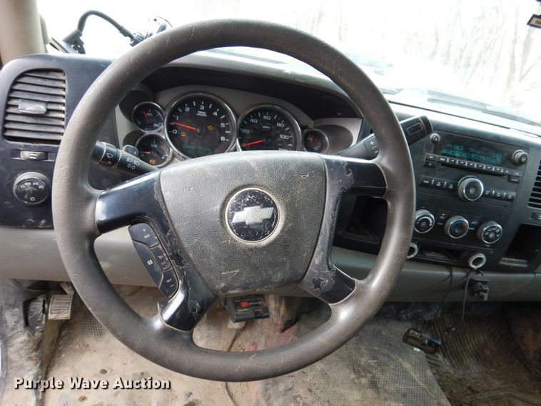 2008 Chevrolet Silverado 2500HD Crew Cab pickup truck in Camanche, IA